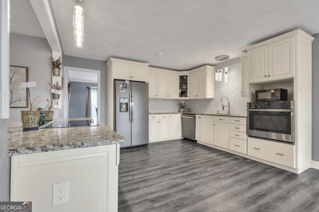 135 Anna Lane, Fayetteville, GA 30215