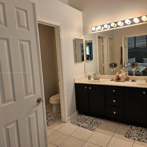 2540 Egret Lake Dr, Green Acres, FL 33413