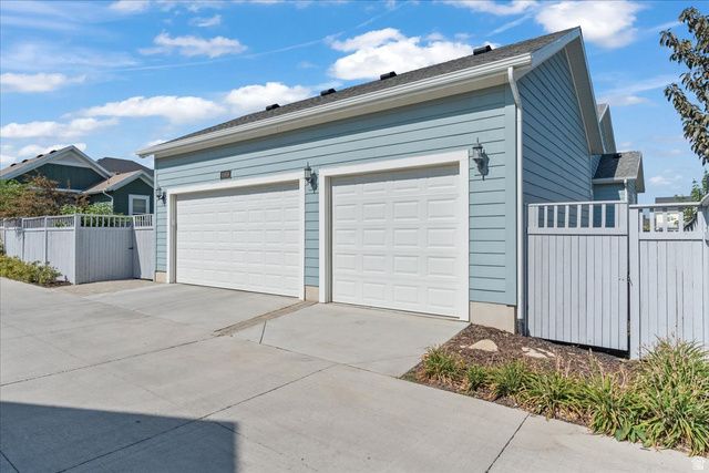 10858 S PORCINI DR, South Jordan, UT 84009