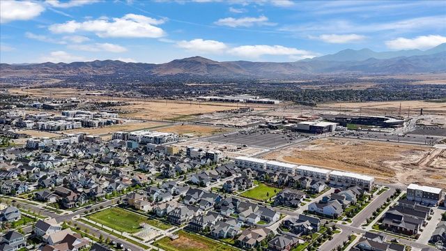 10858 S PORCINI DR, South Jordan, UT 84009