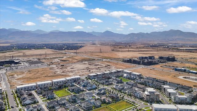 10858 S PORCINI DR, South Jordan, UT 84009