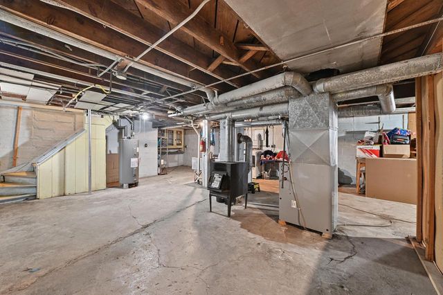 2200 S 84th STREET, West Allis, WI 53227