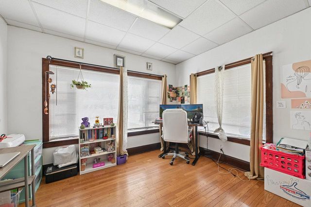 2200 S 84th STREET, West Allis, WI 53227