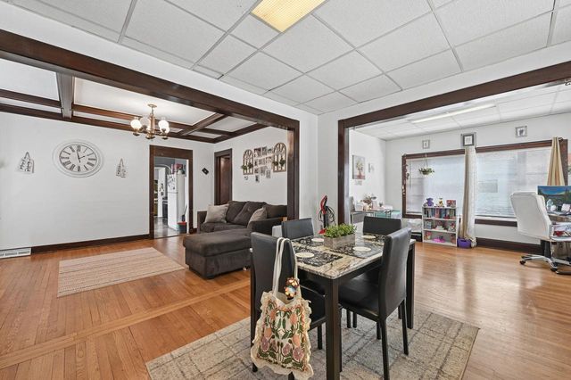 2200 S 84th STREET, West Allis, WI 53227