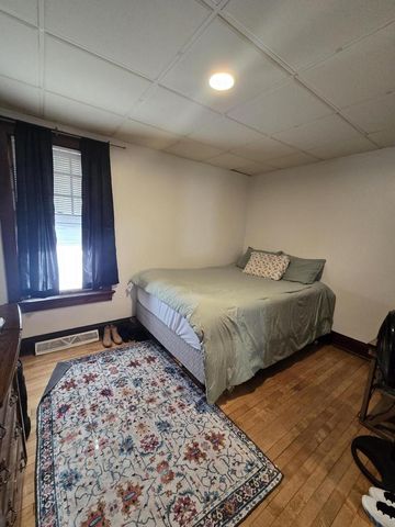 2200 S 84th STREET, West Allis, WI 53227