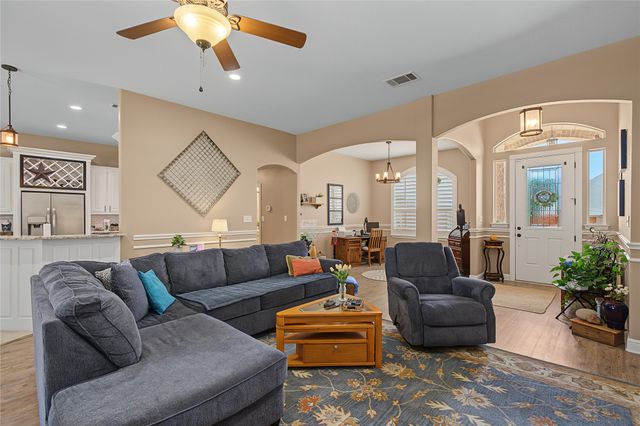 2821 Willow Ridge Circle, Granbury, TX 76049