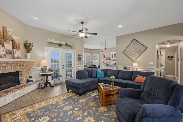 2821 Willow Ridge Circle, Granbury, TX 76049