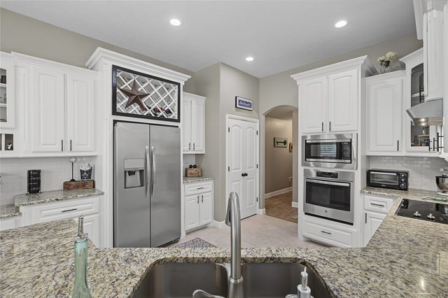 2821 Willow Ridge Circle, Granbury, TX 76049