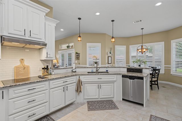 2821 Willow Ridge Circle, Granbury, TX 76049