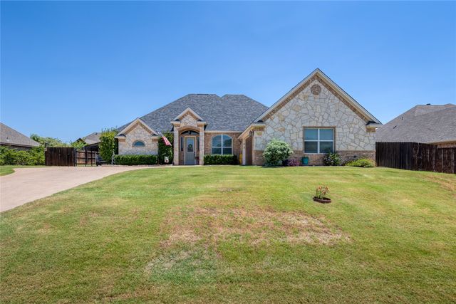 2821 Willow Ridge Circle, Granbury, TX 76049