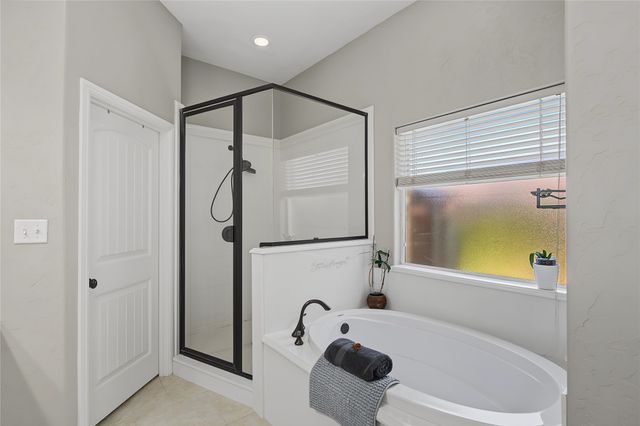 2821 Willow Ridge Circle, Granbury, TX 76049