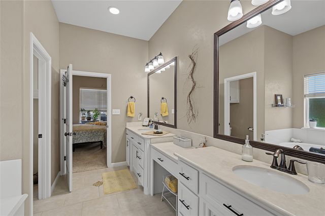 2821 Willow Ridge Circle, Granbury, TX 76049