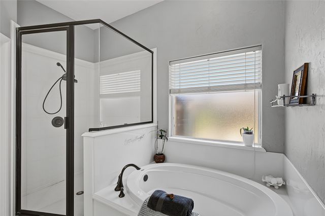 2821 Willow Ridge Circle, Granbury, TX 76049