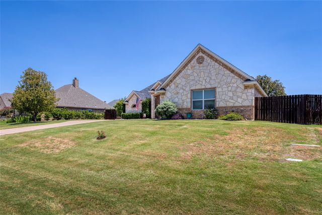 2821 Willow Ridge Circle, Granbury, TX 76049
