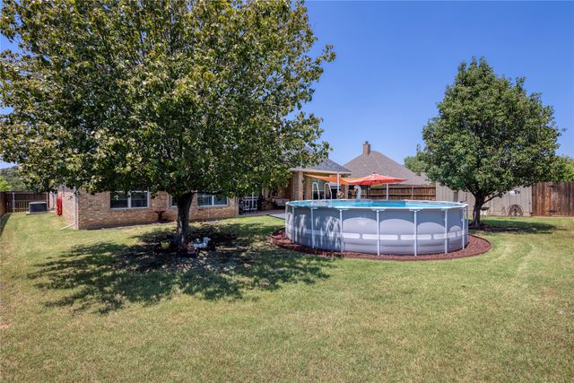2821 Willow Ridge Circle, Granbury, TX 76049