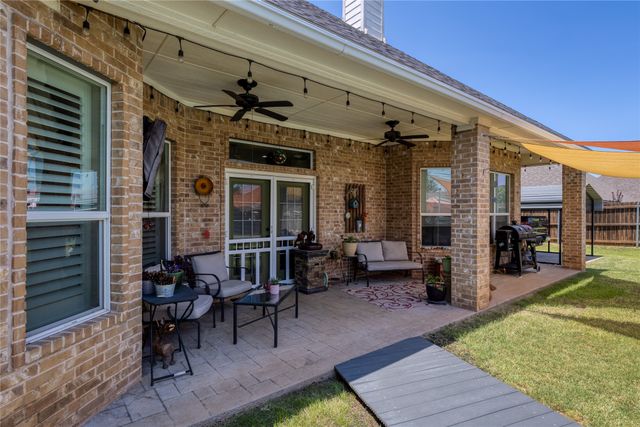 2821 Willow Ridge Circle, Granbury, TX 76049