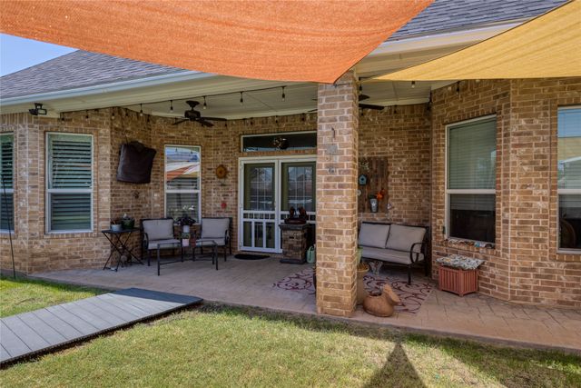 2821 Willow Ridge Circle, Granbury, TX 76049