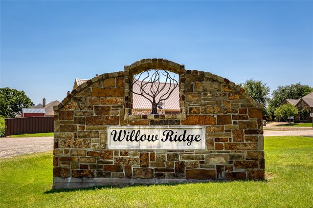 2821 Willow Ridge Circle, Granbury, TX 76049