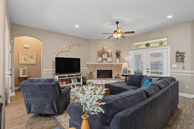 2821 Willow Ridge Circle, Granbury, TX 76049