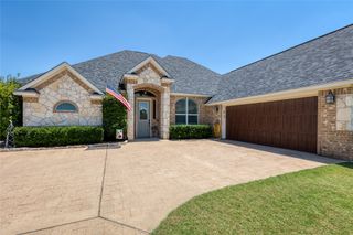 2821 Willow Ridge Circle, Granbury, TX 76049