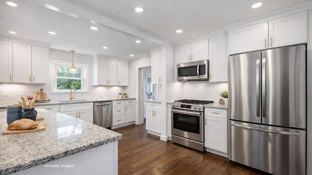 6 Cottage Pl, Lowell, MA 01852