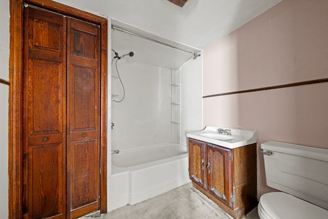 6 Cottage Pl, Lowell, MA 01852