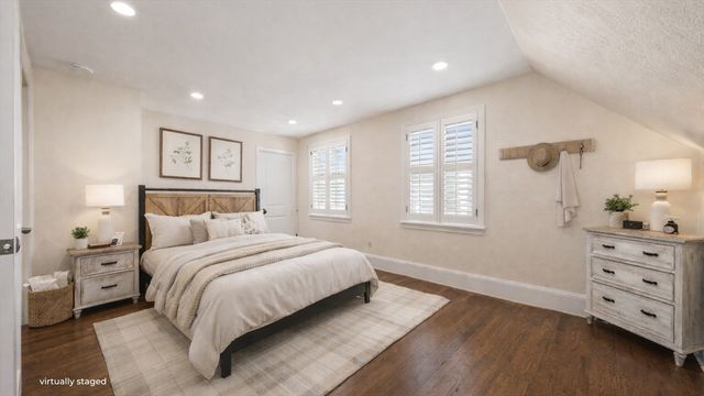 6 Cottage Pl, Lowell, MA 01852