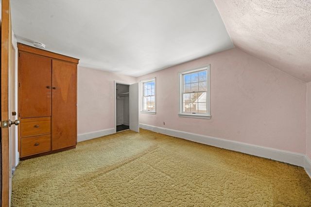 6 Cottage Pl, Lowell, MA 01852