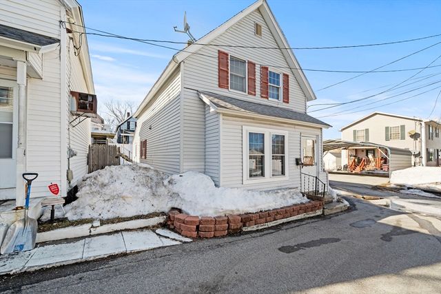 6 Cottage Pl, Lowell, MA 01852
