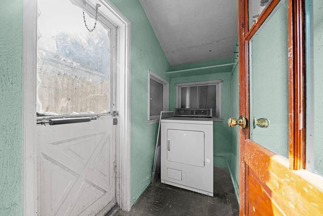 6 Cottage Pl, Lowell, MA 01852