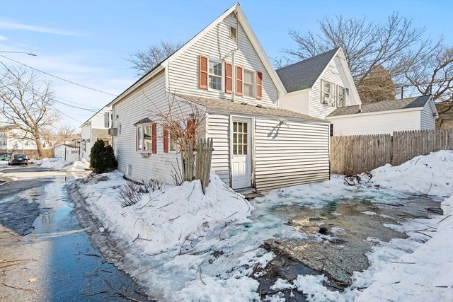 6 Cottage Pl, Lowell, MA 01852