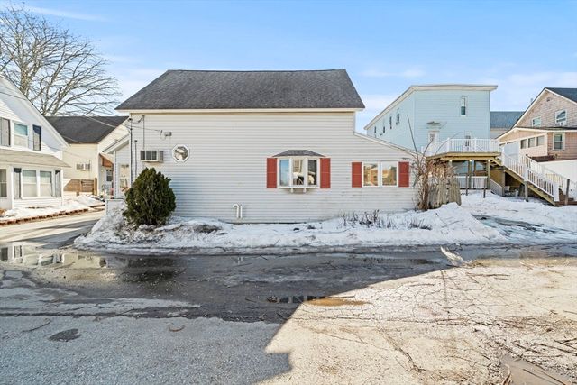 6 Cottage Pl, Lowell, MA 01852