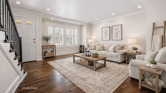 6 Cottage Pl, Lowell, MA 01852