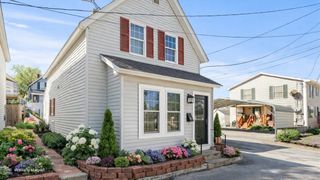 6 Cottage Pl, Lowell, MA 01852