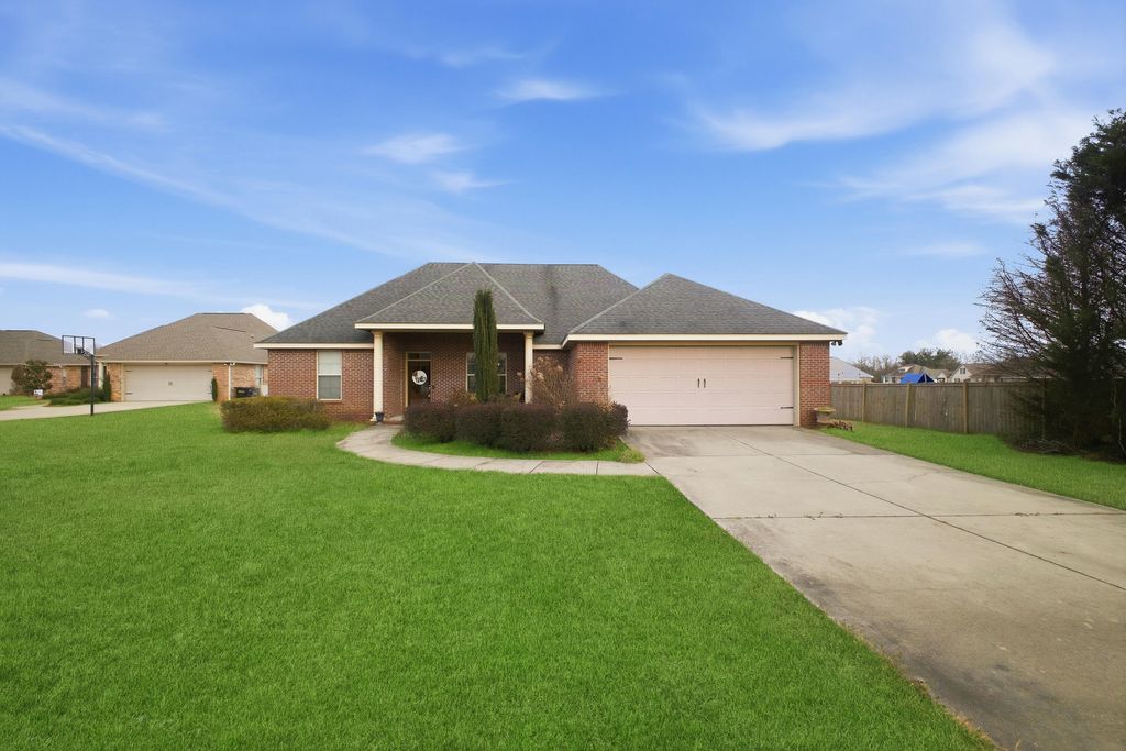 15 Stonemore, Petal, MS 39465