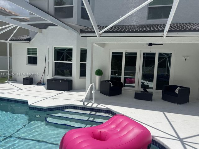 2738 Misty Oaks Cir, Royal Palm Beach, FL 33411