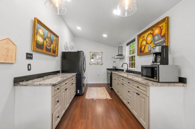 8851 Us Highway 59 N, Livingston, TX 77351