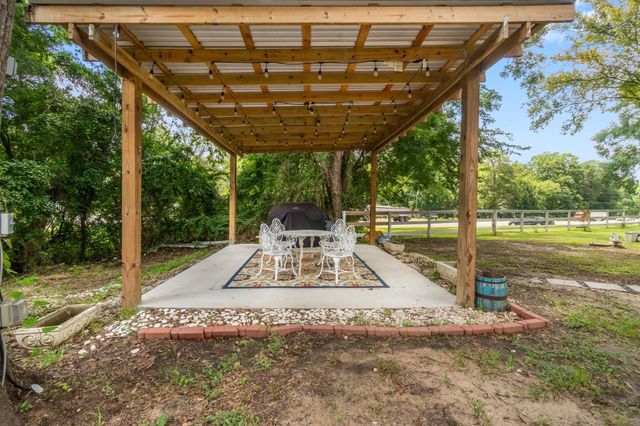 8851 Us Highway 59 N, Livingston, TX 77351