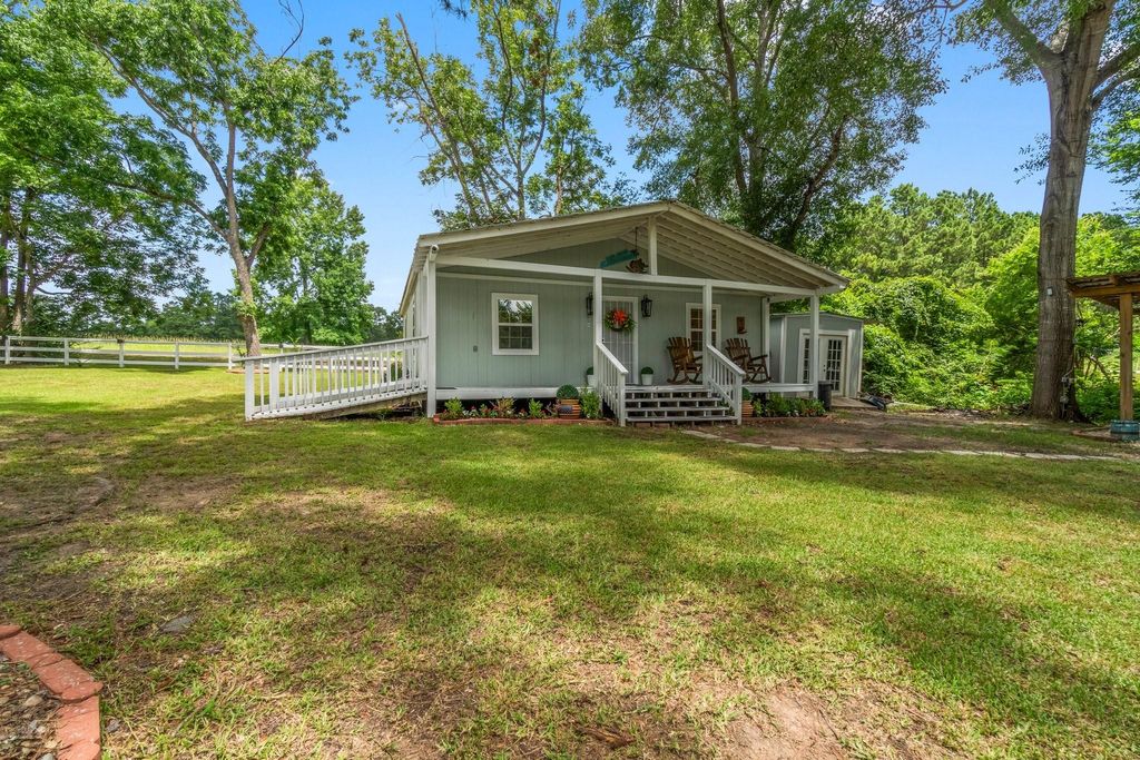 8851 Us Highway 59 N, Livingston, TX 77351