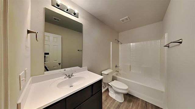 1024 S Appaloosa Lane, Mustang, OK 73064