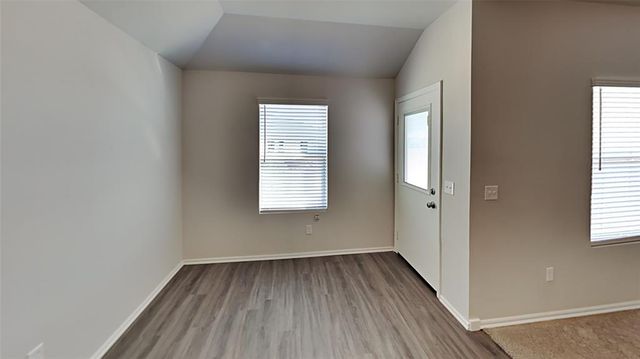 1024 S Appaloosa Lane, Mustang, OK 73064