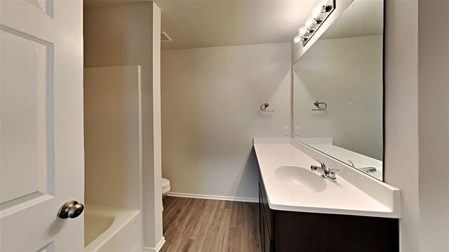 1024 S Appaloosa Lane, Mustang, OK 73064