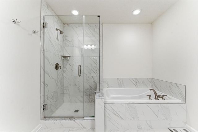 6 Cooley Dr 6, Woburn, MA 01801