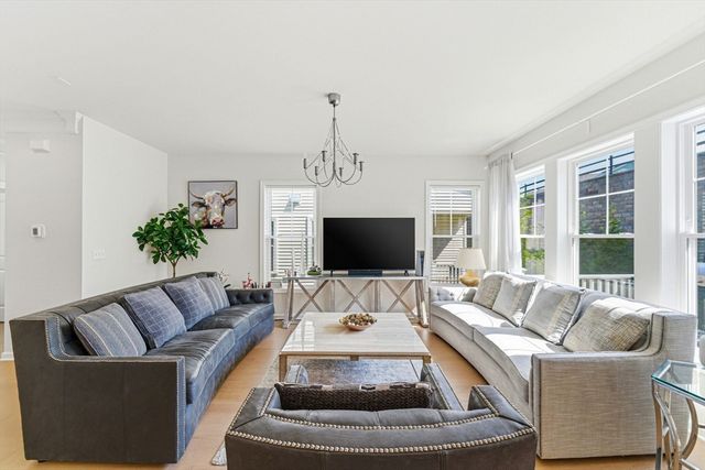 6 Cooley Dr 6, Woburn, MA 01801
