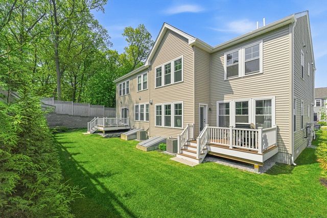 6 Cooley Dr 6, Woburn, MA 01801