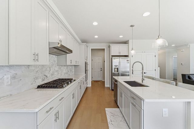 6 Cooley Dr 6, Woburn, MA 01801