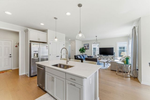 6 Cooley Dr 6, Woburn, MA 01801
