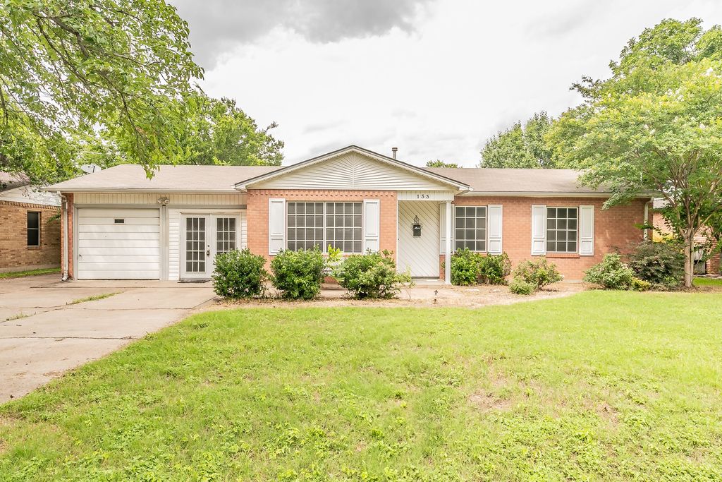 133 SE Newton Drive, Burleson, TX 76028