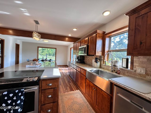 13541 Deer Path Circle, Neosho, MO 64850