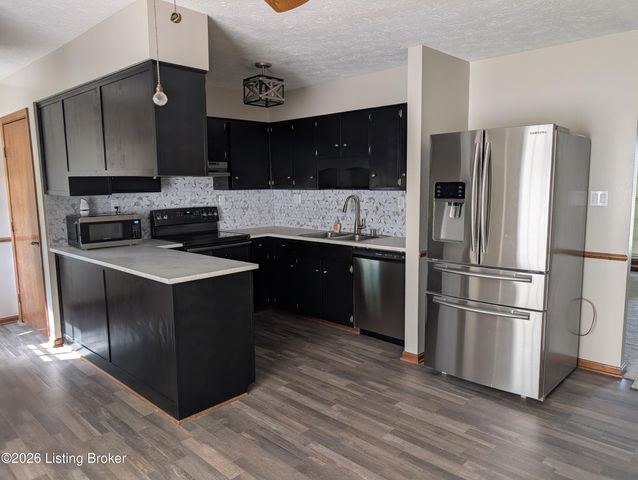 9302 Marse Henry Dr, Jeffersontown, KY 40299